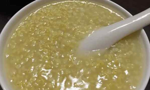 米汤怎么做 熬小米粥怎么做才出米油？不要直接下锅，多做一步，米粥又香又稠