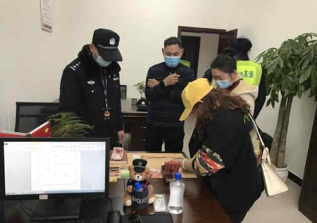 成都女子将行李绑车顶自驾回家过年 高速路上弄丢百万工程款银行卡