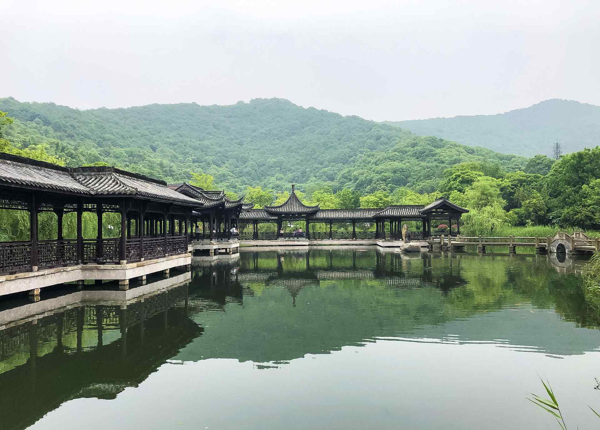 西湖门票 杭州不只有西湖，附近的“姐妹湖”不比西湖差，门票免费地铁直达