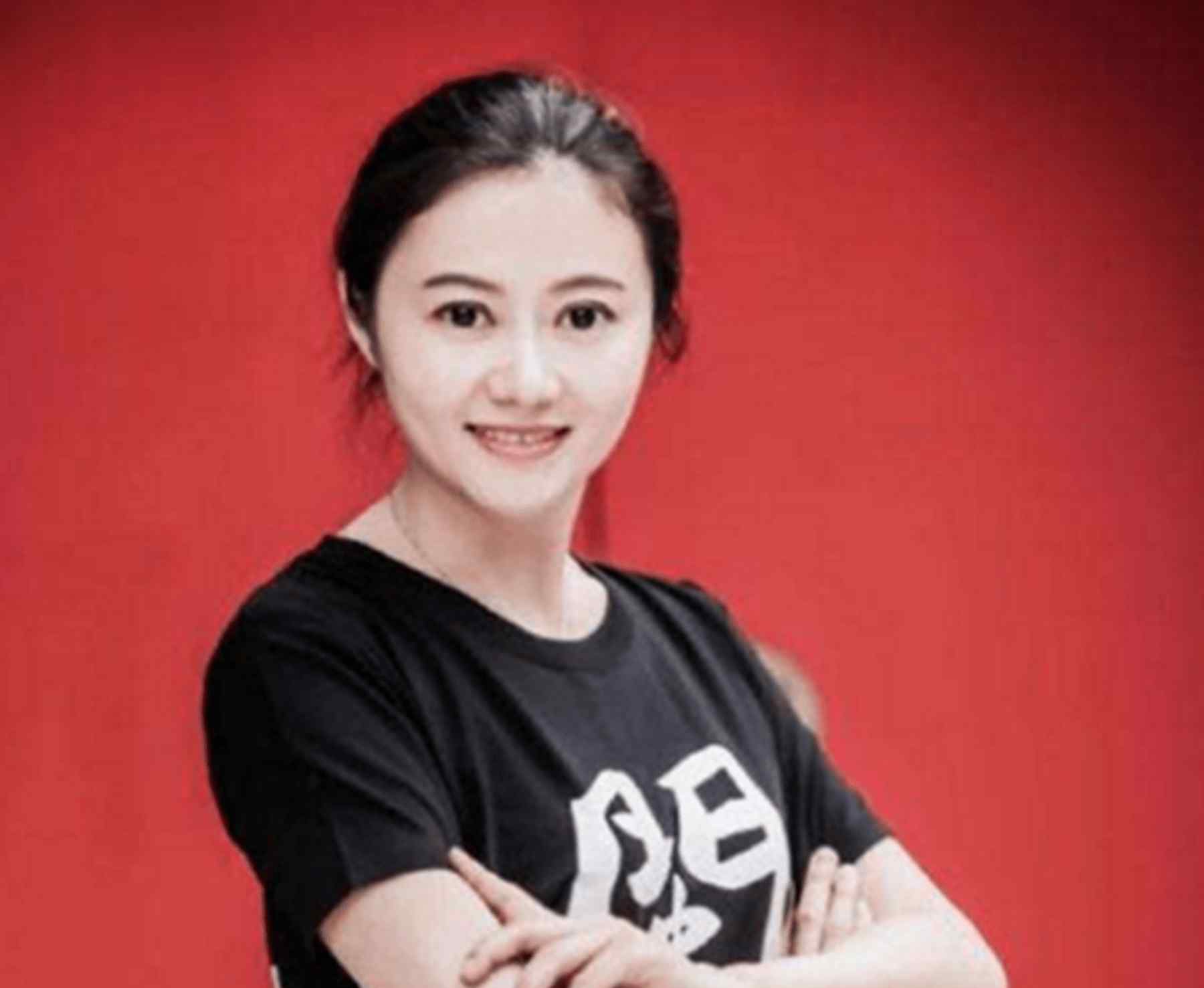 非诚勿扰房地产商 前央视美女主持，离婚后上《非诚勿扰》相亲，1小时就被富商牵走