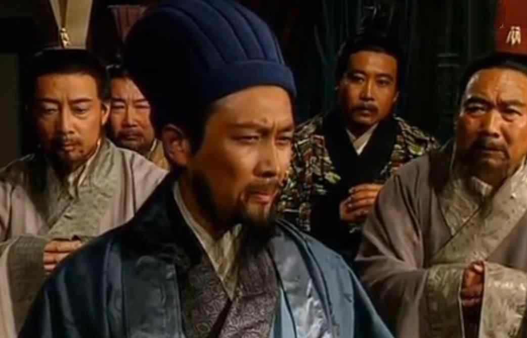 刘备称帝 诸葛亮劝刘备称帝，三人反对一人被杀，张飞和赵云为何不肯在劝进表上签字？