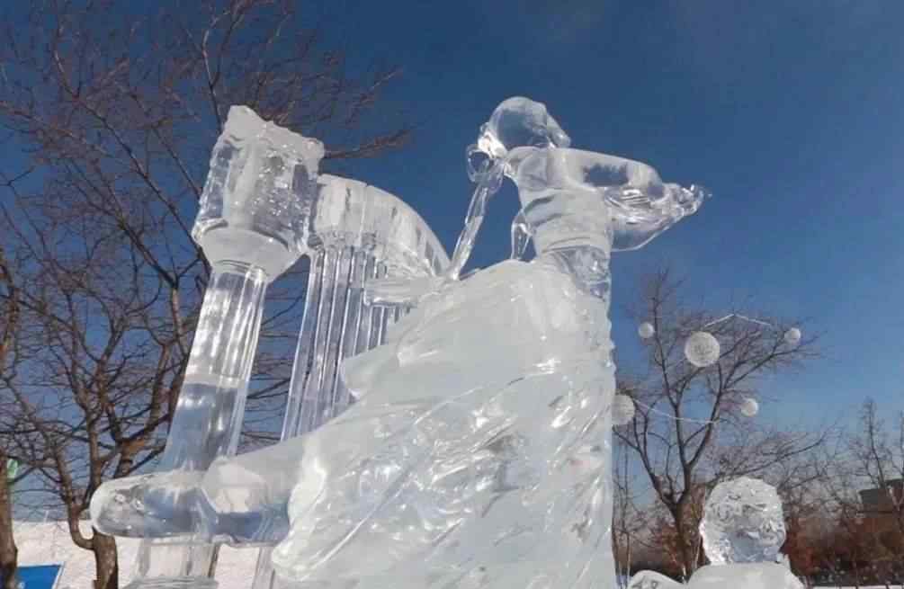 大连电视台于洋被审查 “大长脸”于洋雪地表白白鸽遭拒，难道白鸽早已心有所属！