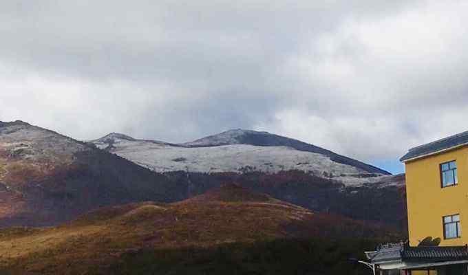 北京门头沟下雪 北京门头沟灵山下雪了！延庆冬奥赛区昨夜现“海坨戴雪”美景