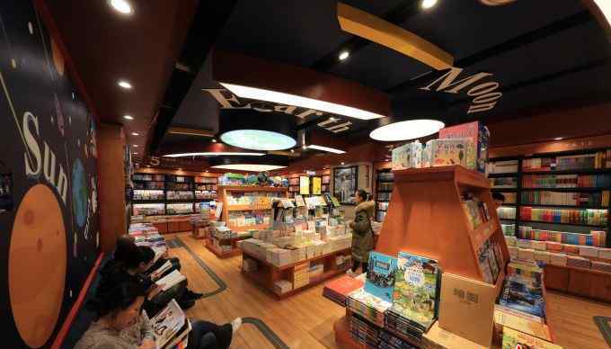 嫏嬛 西城特色书店：西西弗书店边喝咖啡边看书 嫏嬛书房可翻阅宋元典藏