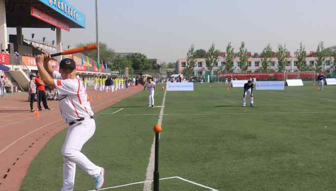 软式垒球 第四届北京市中学生软式垒球锦标赛举行
