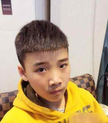 小男孩流行发型 你家儿子发型总是一成不变？教你11款小男孩发型图片大全！