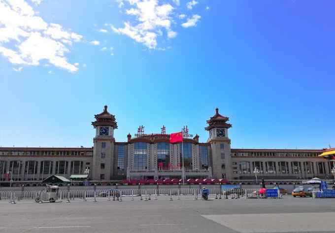 北京站刷脸提速 北京站国庆增开临客11对，进站口“刷脸”2秒过一人