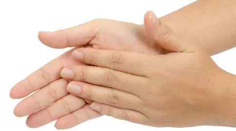 小朋友手指脱皮是什么原因 手指脱皮是什么原因 要如何预防