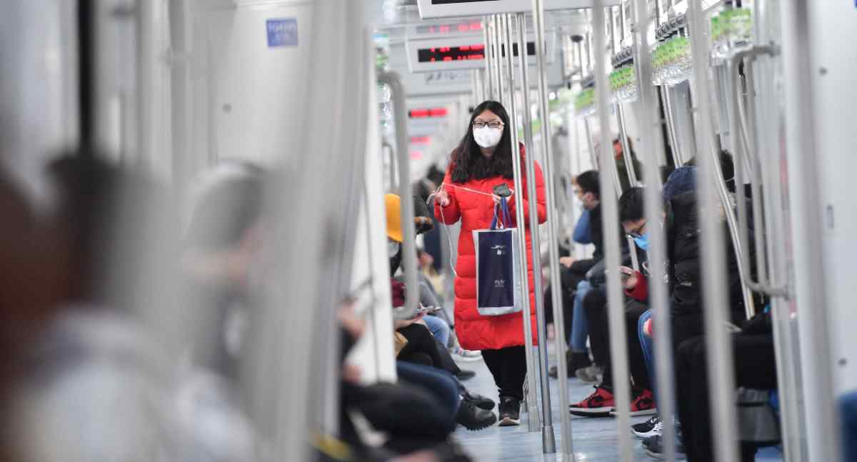 节后上班第一天 实拍节后上班第一天，北京地铁乘客增多