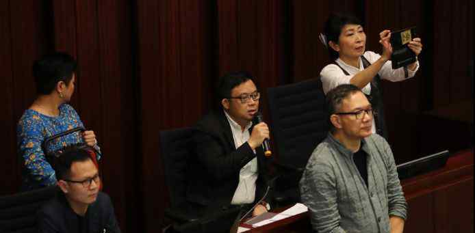 范国威 包庇暴徒！7名香港立法会反对派议员被捕，是劣迹斑斑的乱港分子