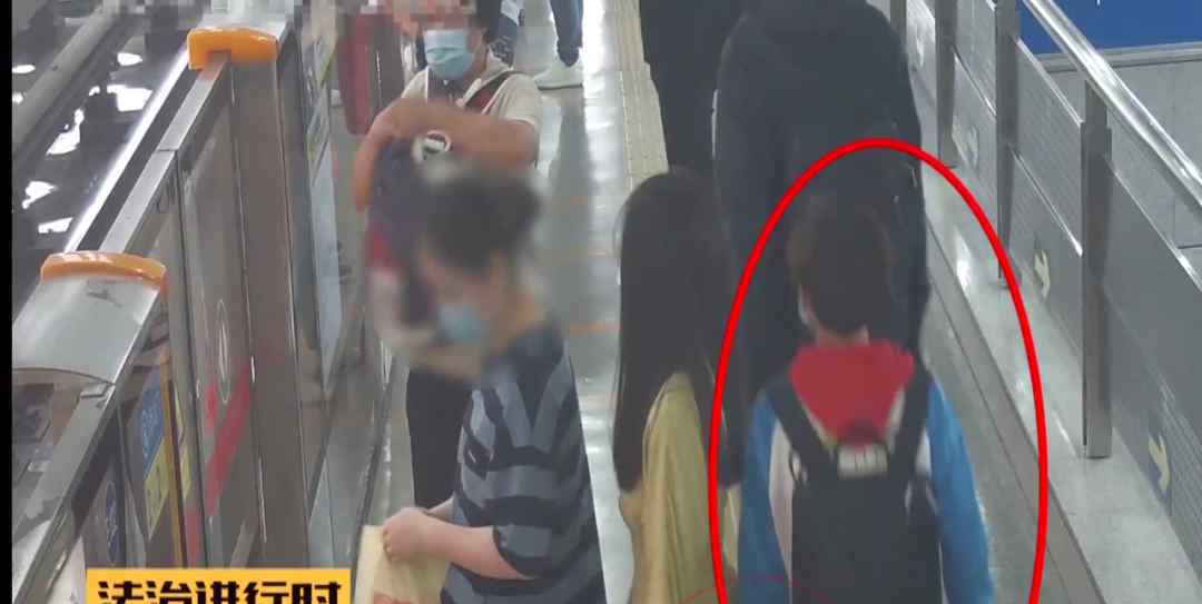 地铁流氓 “大家看清楚，这是流氓”，北京地铁知春路站，“咸猪手”束手就擒！