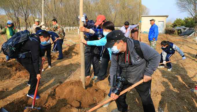 怀柔植树 植绿护绿爱绿 怀柔区首家“互联网+全民义务植树”基地揭幕