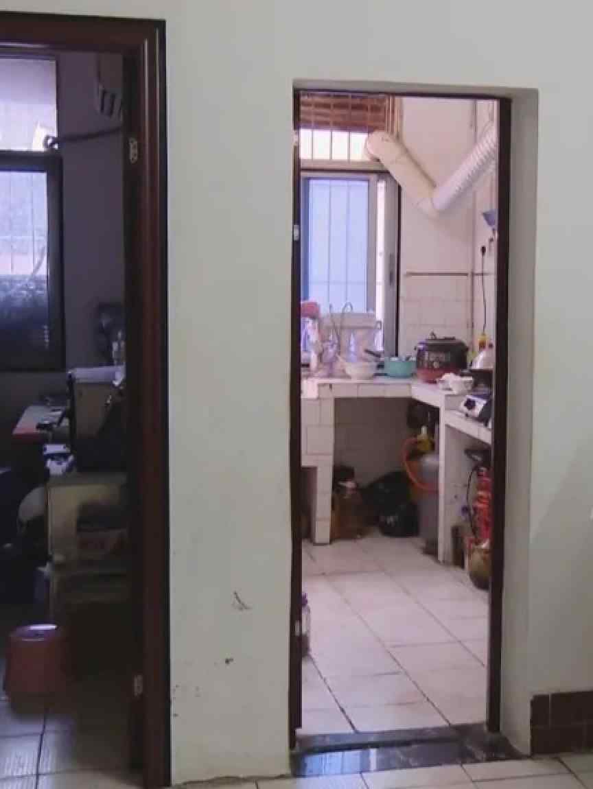 深圳第一现场新闻 窗外三声惊雷！深圳一女子在家做饭未关窗被雷击倒，四肢烧伤严重