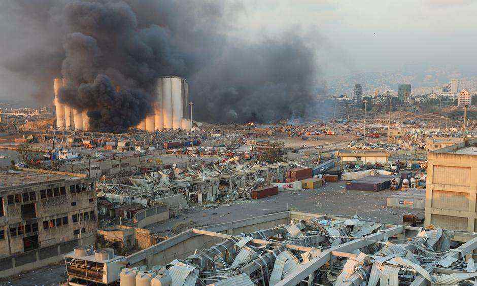 贝鲁特大爆炸留下弹坑深达43米 爆炸事件已致158人死亡