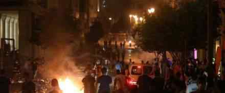 黎爆发反政府抗议 抗议者要求黎巴嫩政府下台