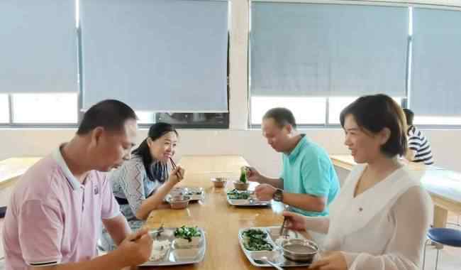 广东一学校推出危机体验餐