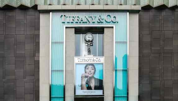 蒂芙尼曲别针 重金投入门店改造，Tiffany如何打造全新的奢侈品零售体验？