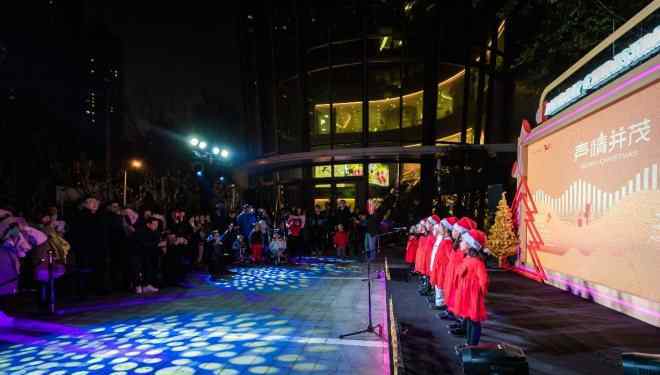 声情并茂 上海世茂大厦开启亮灯仪式 “声情并茂”点亮圣诞季