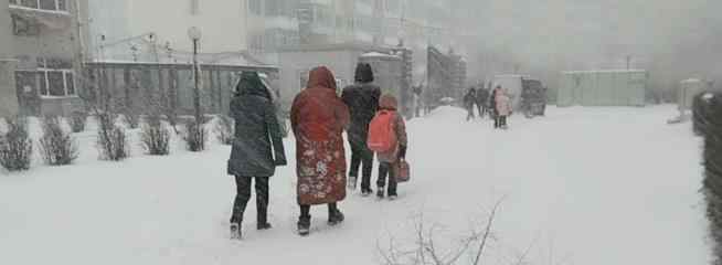 东北下大雪高校学生排队上课 刺激一幕震住南方网友