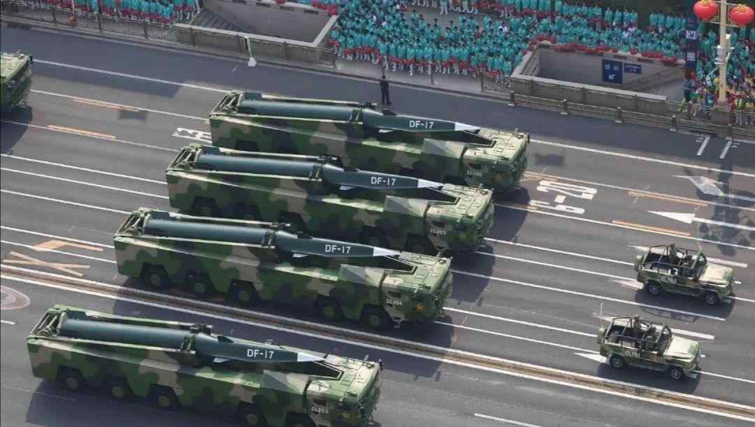外媒评价中国阅兵 美媒全程直播中国阅兵，东风-41彻底将外媒震撼：这个星球上最强大的导弹