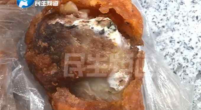 超市买炸鸡腿 吃完三个孩子进医院？现场剥开鸡腿发现惊人一幕！