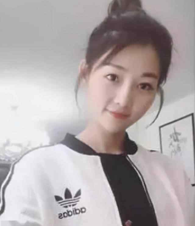 卖身救父 95后女孩40万卖身救父，与她同病相怜的小伙儿却目送亲人离去