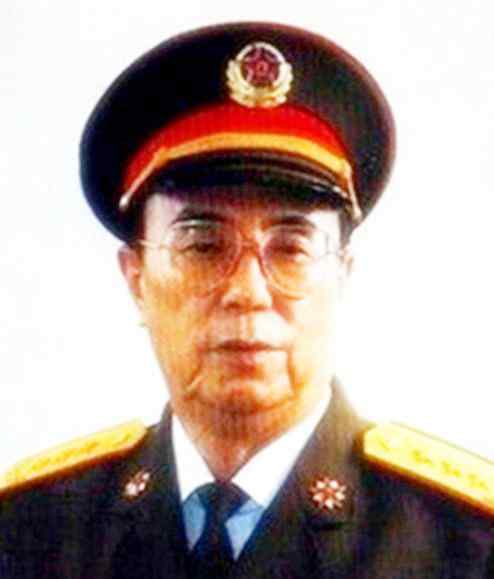 杨白冰逝世 杨白冰将军在1955年被授予上校军衔，33年后成为了上将