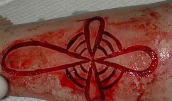 割肉纹身 世界上最恐怖的纹身，割肉纹身