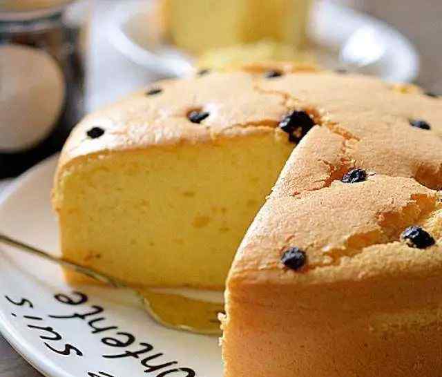 海绵蛋糕和戚风蛋糕的区别 用口感跟制作上来区分海绵蛋糕跟戚风蛋糕的区别