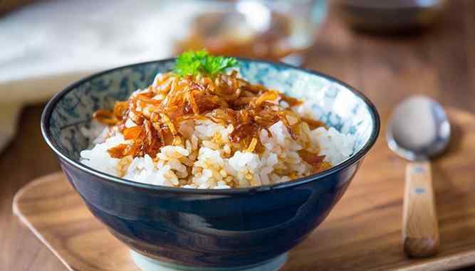 猪油炒饭 谁不馋这碗猪油拌饭呢？但这个猪油，真不能多吃