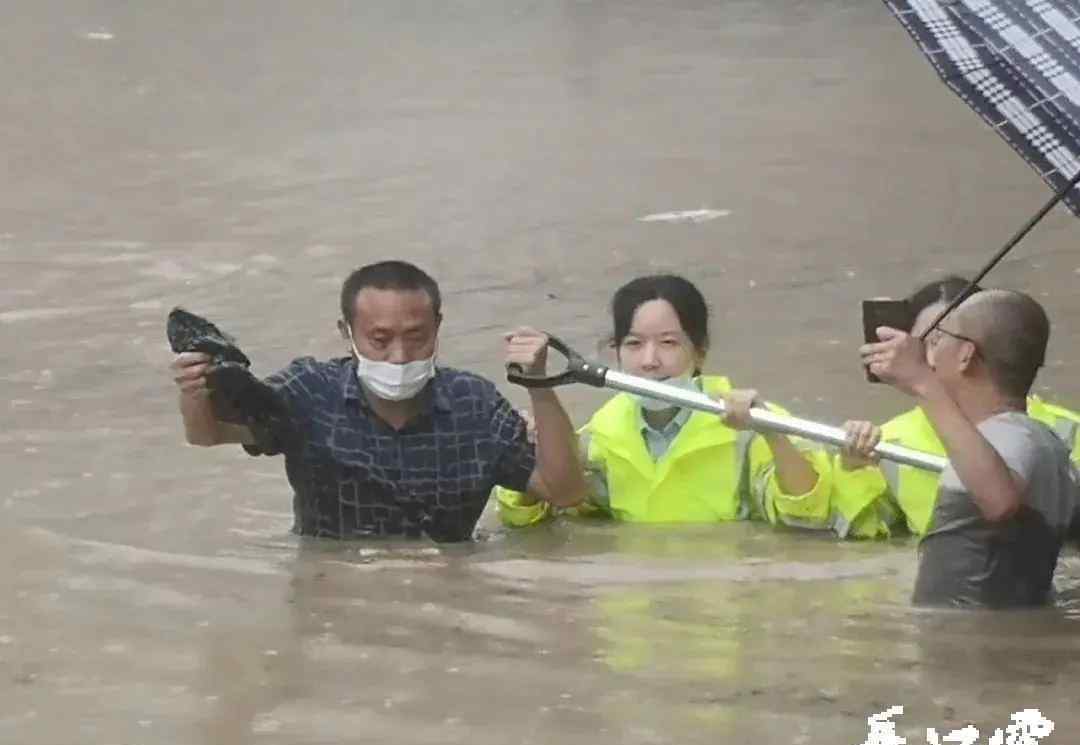 紧急湖北恩施暴雨引发严重内涝