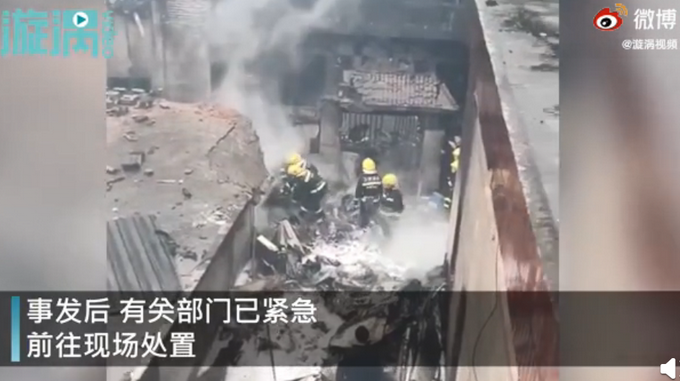 江西吉安一直升机坠毁民房中 机上5人失联 3栋民房受损