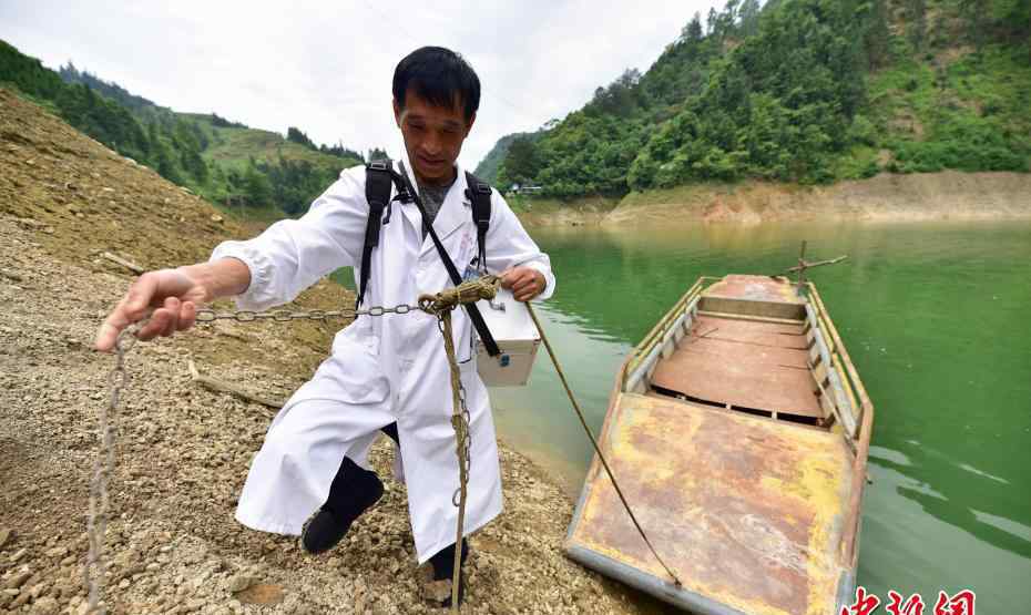 守护健康的“摆渡”村医