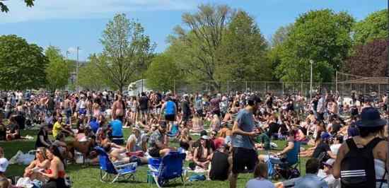 上万多伦多市民不戴口罩扎堆公园 具体怎么回事