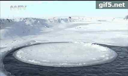 沈阳河面旋转冰圈 罕见奇观现场画面曝光具体是怎么形成的呢
