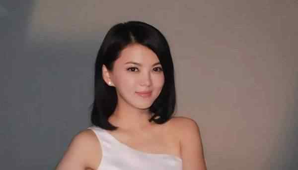 李湘身价 与李湘相识33天闪婚，破产后惨遭抛弃，今身家30亿送李湘15个字