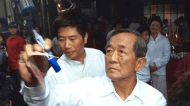 黄龙王 刘德华称他师傅，拒见张国荣，风靡香港娱乐圈的白龙王，真的神吗