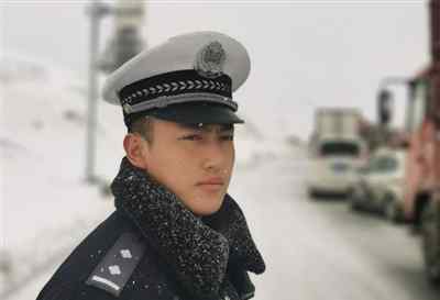折多山上被冻成“雪雕”的交警找到了！他是一位24岁藏族帅小伙