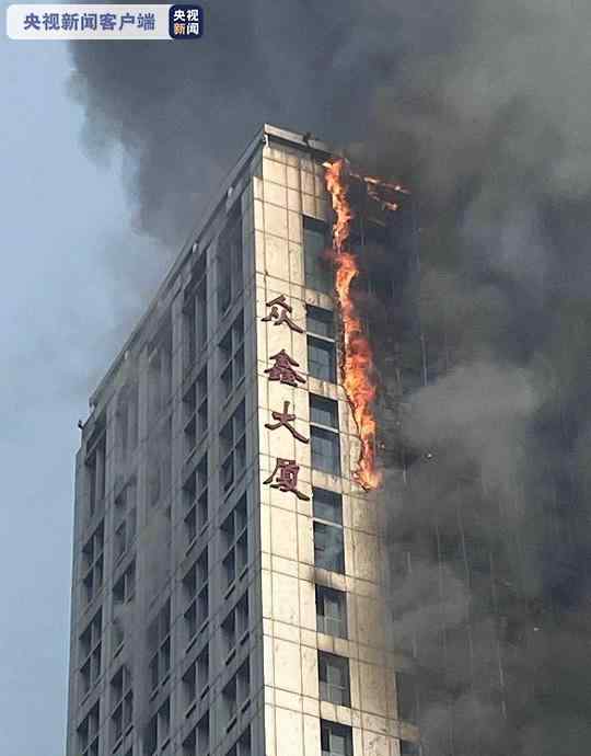 石家庄一大厦起火 黑烟吞噬整栋楼 到底什么情况呢？
