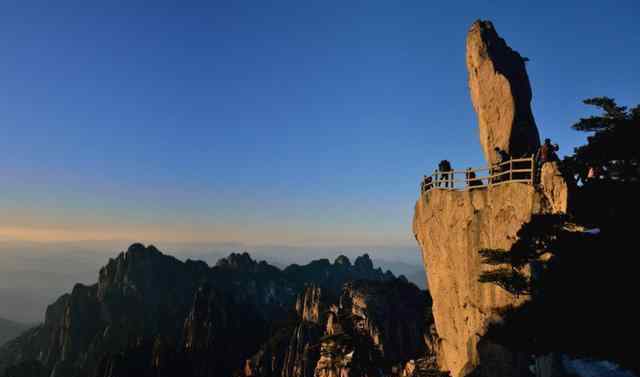 中国的三山五岳 中国的三山五岳中，五岳大家都知道，三山你知道是哪三座山吗？