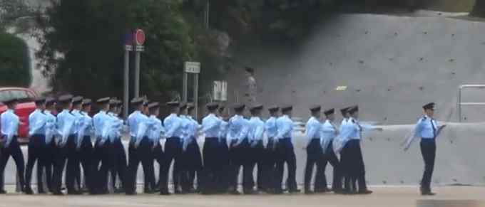 香港警员这个正步 对味！解放军驻港部队教授 网友直呼帅气