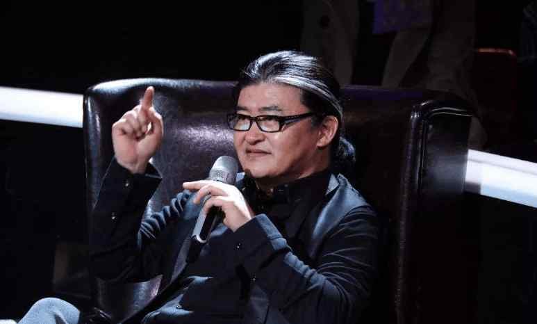 刘欢有几个老婆 刘欢妻子长相曝光，长相普通，却被刘欢独宠了32年文章配图