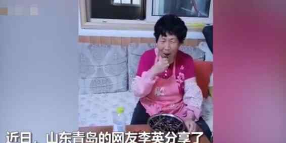 92岁妈妈包饺子让72岁女儿休息 有妈的孩子像个宝
