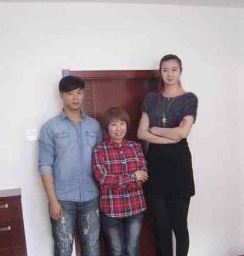 梁天云 1米97中国篮球女神，和1米83农村小伙结婚，公婆为她直接拆门