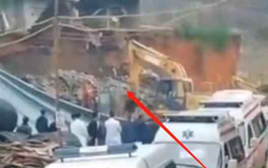 金沙农贸市场垮塌  在建中突然垮塌5名施工人员被埋