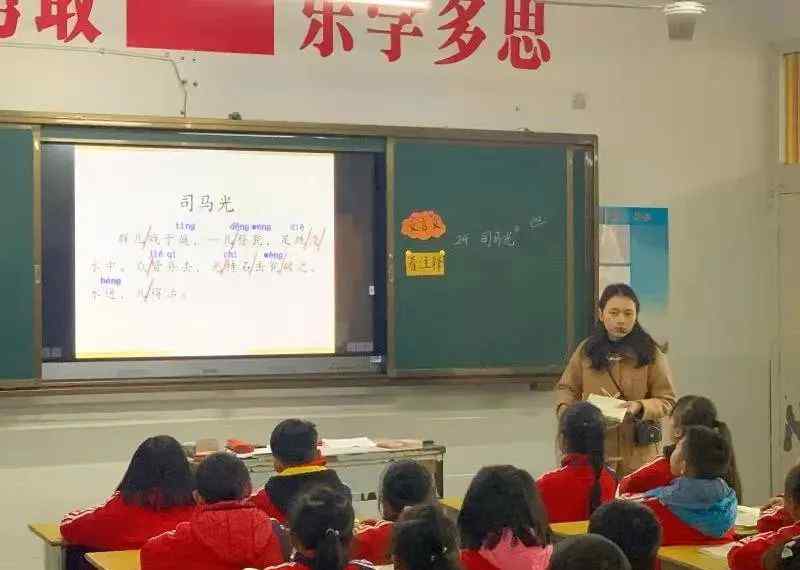 女孩上学迟迟未到 班主任冲到家里找人 眼前一幕让她惊出一身冷汗！