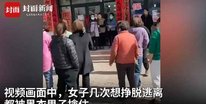 辽宁女子当街被一男子紧抱不放 高呼“我不认识他”！警方：男子患精神疾病