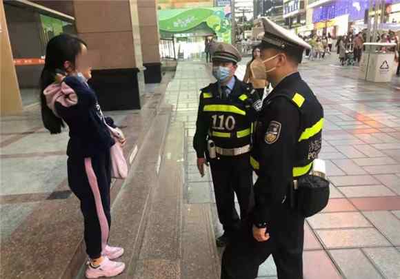 可爱又机智 11岁小女孩弄丢零花钱向警察叔叔借钱吃面