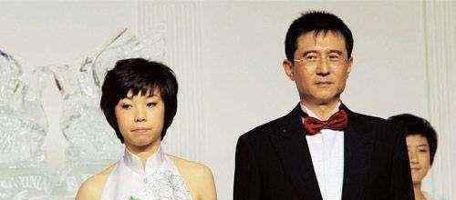 袁立徐威 抛弃同居12年的袁立，娶小20岁张怡宁，60岁的他有啥不一样？