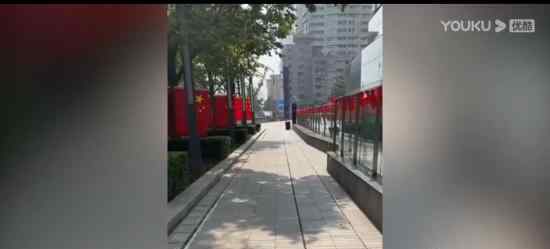 4万面五星红旗挂上武汉街头 具体怎么回事